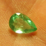 ok. 0,845ct /1szt. - BARDZO ŁADNY SZMARAGD NAT.-  5,52x8,26mm 3,62mm gł kropla