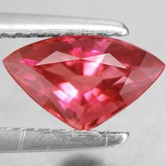 ok. 1,37ct /1szt. - REWELACYJNY BRZOSKWINIOWY TURMALIN NAT.-  9.4x5.7/4.7mm trilion