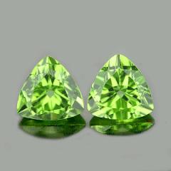 ok. 1,35ct /1szt. - WYSOKA JAKOŚĆ - ZIELONY AAA PERYDOT NAT.-  7mm trilion