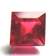 ok. 2,5ct /1szt. - ŁADNY MAT.JUBILERSKI - EFEKTOWNY AFRYKAŃSKI RUBIN NAT.-  6,8mm / 5,0mm  kwadrat
