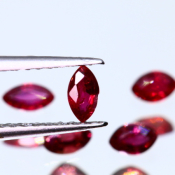ok. 0,12ct/szt. -ROYAL RED (CZERWIEŃ KRÓLEWSKA) - NAJCENNIEJSZY ODCIEŃ RUBIN NAT.- 3,7x2,2/1,6mm (+/-0,2mm) markiza