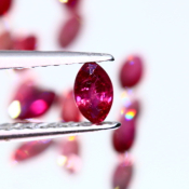 ok. 0,14ct/szt. -ROYAL RED (CZERWIEŃ KRÓLEWSKA) - NAJCENNIEJSZY ODCIEŃ RUBIN NAT.- 4,2x2,2/1,6mm (+/-0,2mm) markiza