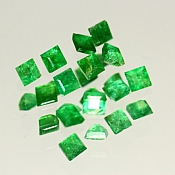 ok. 0,04ct/1szt. -CENNY SZMARAGD NAT.- 2,1x2,1/1,6mm (+/-0,1mm) kwadrat