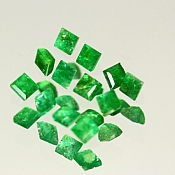 ok. 0,04ct/1szt. -CENNY SZMARAGD NAT.- 2,1x2,1/1,6mm (+/-0,1mm) kwadrat