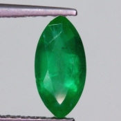 ok. 0,645ct/szt. - SZMARAGD NAT.- 8,25x4,14/2,96mm markiza