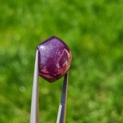 ok. 35,31ct/szt. -BURGUNDOWY GWIAZDZISTY RUBIN NAT.- 17,42x16,49x16,95/11,15 sześciokąt