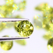 ok. 0,26ct/szt. -OLIWKOWY OLIWIN NAT.- d4mm okrągły