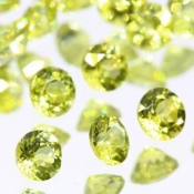 ok. 0,26ct/szt. -OLIWKOWY OLIWIN NAT.- d4mm okrągły