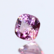 ok. 0,385ct/szt. -LAWENDOWY SPINEL NAT.- 4,22x4,18/2,82mm antyk