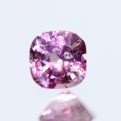 ok. 0,385ct/szt. -LAWENDOWY SPINEL NAT.- 4,22x4,18/2,82mm antyk
